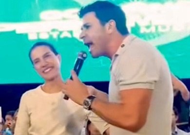 RAQUEL LYRA E PRESIDENTE DO PT-PE EM SINTONIA DURANTE ENTREGAS EM TABIRA