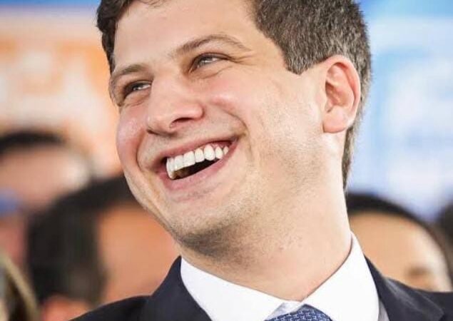 João Campos anuncia pré-candidatura ao Governo de Pernambuco e agita cenário político