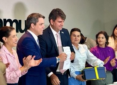 PEDRO FREITAS SUBSTITUI MARCELO GOUVEIA NA PRESIDÊNCIA DA AMUPE