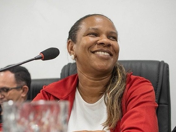 Câmara aprova pedidos de Flora Felix para manutenção de equipamentos esportivos e obras de saneamento nas comunidades