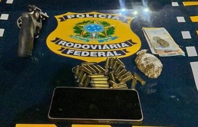 PRF detém condutor de moto com maconha e revólver em Salgueiro