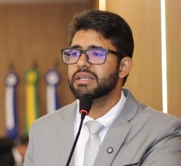 Léo Parente pede prioridade de manutenção em ruas que estão intransitáveis após chuvas