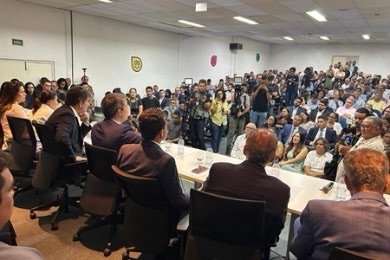 Prefeitos de Pernambuco aprovam teto de R$ 350 mil para cachês de artistas em 2026