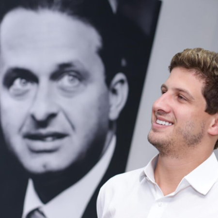 Com resgate de Eduardo, João Campos assume pré-candidatura a governador