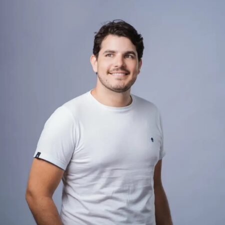 Prefeito Ismael Lira anuncia reajuste salarial para profissionais da educação em Orocó