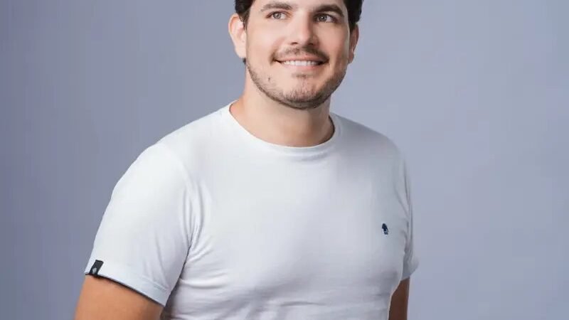 Prefeito Ismael Lira anuncia reajuste salarial para profissionais da educação em Orocó