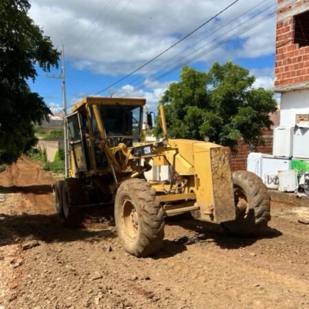 Secretaria de Serviços Públicos inicia mutirão de limpeza, capinação e patrolamento de ruas afetadas pelas chuvas em Salgueiro