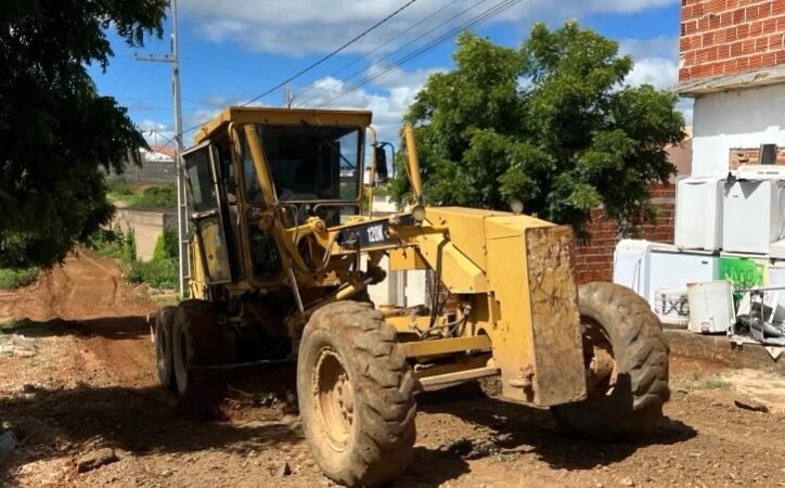 Secretaria de Serviços Públicos inicia mutirão de limpeza, capinação e patrolamento de ruas afetadas pelas chuvas em Salgueiro