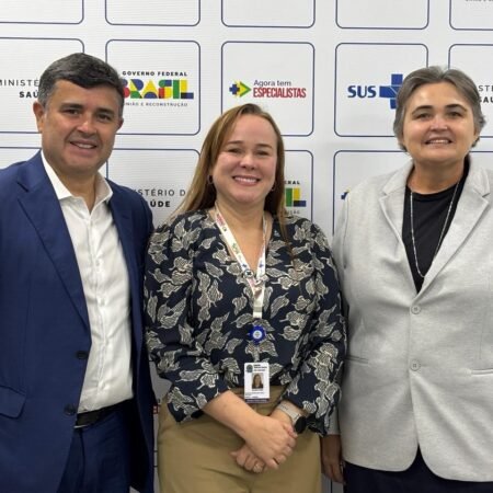Eduardo da Fonte e Irmã Fátima tratam da abertura da quimioterapia do Hospital de Câncer do Sertão do Araripe em audiência no Ministério da Saúde
