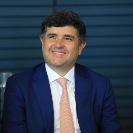 Deputado Eduardo da Fonte apresenta projeto que amplia direitos para pessoas com fibromialgia incapacitante