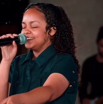 Cantora gospel salgueirense lança canção por gravadora de São Paulo nesta terça-feira