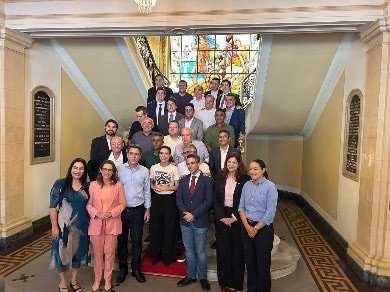 RAQUEL LYRA RECEBE PREFEITOS, DEPUTADOS E AVISA QUE ENVIARÁ HOJE NOVO PROJETO DOS 20% DA LOA