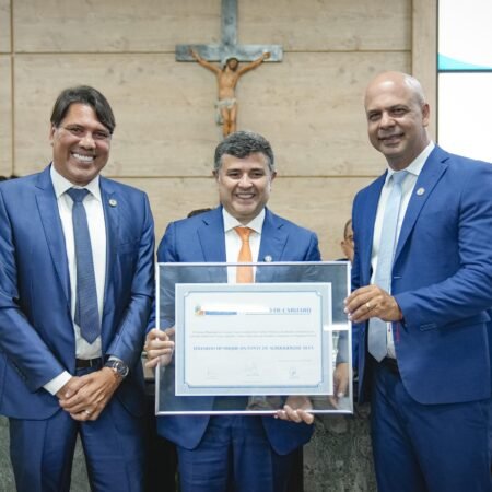 Com homenagem de Anderson Correia, Eduardo da Fonte recebe Título de Cidadão de Caruaru