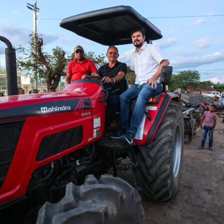 A agenda do fim de semana mostra o compromisso de Fernando Filho com o desenvolvimento do Sertão Central, atuando tanto no fortalecimento da agricultura quanto no incentivo ao esporte e no diálogo com as comunidades.