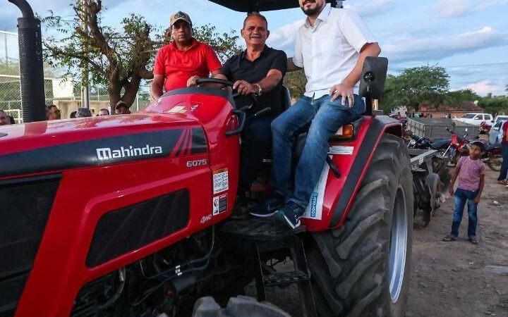 A agenda do fim de semana mostra o compromisso de Fernando Filho com o desenvolvimento do Sertão Central, atuando tanto no fortalecimento da agricultura quanto no incentivo ao esporte e no diálogo com as comunidades.