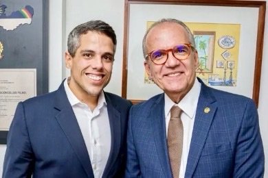 PSD FOI A ALTERNATIVA PARA O SENADOR FERNANDO DUEIRE E O DEPUTADO JARBAS FILHO. AMBOS DEIXARAM O MDB