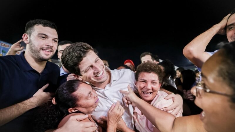 João Campos prestigia aniversário de Abreu e Lima junto ao povo
