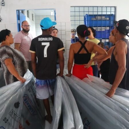 Prefeitura do Jaboatão avança na entrega de donativos para famílias atingidas pelas chuvas na Comunidade dos Coqueiros