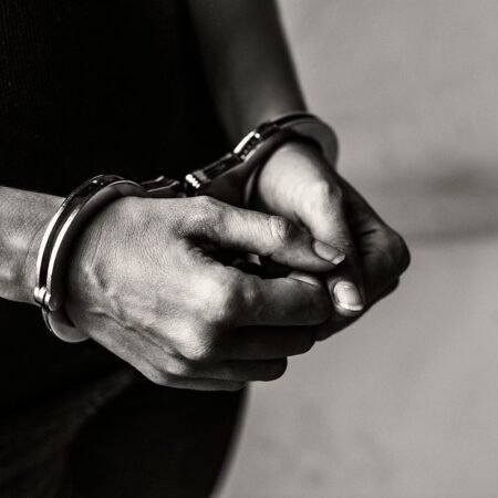 Após “saidinha” de Dia das Mães, foragido é preso por violência doméstica contra a mãe em Aracaju