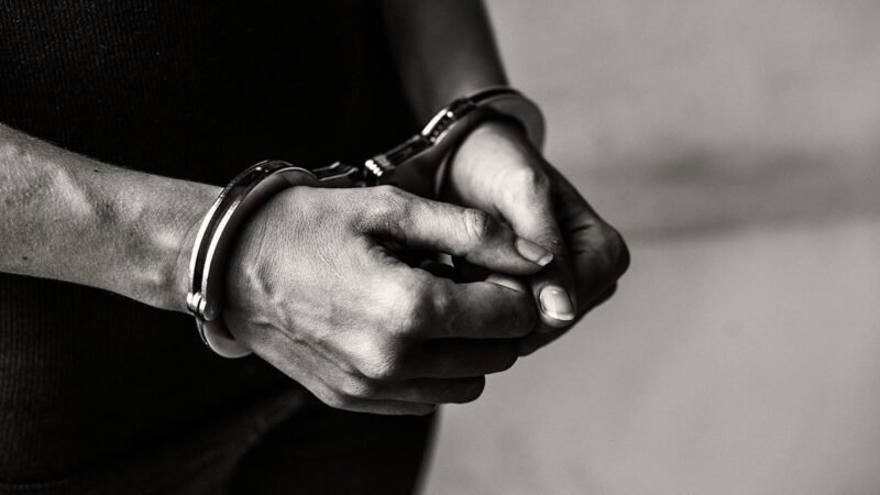 Após “saidinha” de Dia das Mães, foragido é preso por violência doméstica contra a mãe em Aracaju