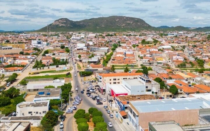 Comércio e construção civil aquecem economia de Salgueiro e fazem município ficar entre os que mais geraram empregos no Sertão em março