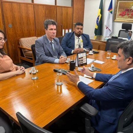Eduardo da Fonte recebe Sindicato dos Médicos e defende valorização da categoria