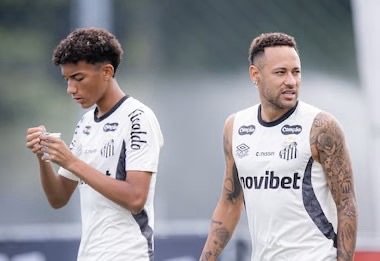 Treino do Santos tem clima tenso: Neymar se envolve em confusão com Robinho Jr.