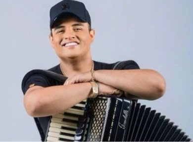 Fabinho anuncia Tarcísio do Acordeon como primeira atração confirmada do São João de Salgueiro