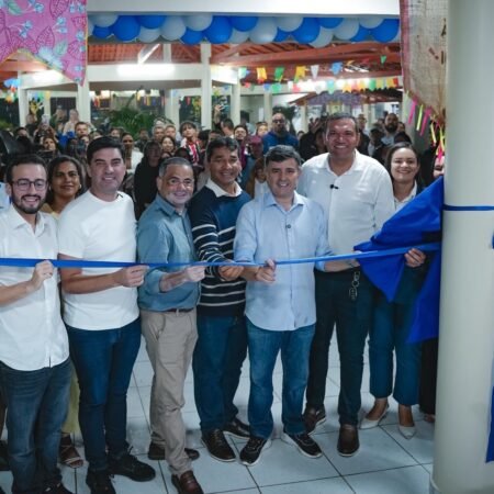 Eduardo e Lula da Fonte participam, ao lado do prefeito Professor Ronaldo, Silvio de Roque e Kaio Maniçoba, da inauguração de duas escolas em Tupanatinga