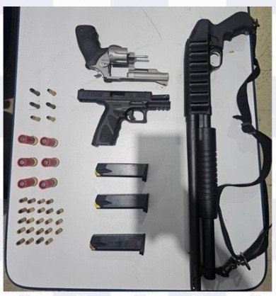 Homens são presos com espingarda calibre 12, revólver e pistola na zona rural de Petrolina