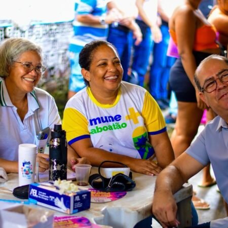 Mano Medeiros leva Caravana Jaboatão da Gente a Cavaleiro e autoriza recuperação da Escadaria da Ladeira da Colina