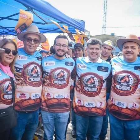 Ao lado de Antônio Moraes e Paquinha, Eduardo e Lula da Fonte participam da 29ª Cavalgada de Macaparana