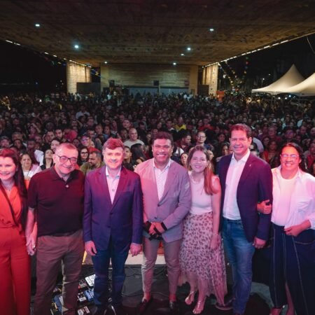 Ao lado de Joel da Harpa, Eduardo da Fonte participa do Projeto Juntos Somos Mais Fortes com Jesus, no Recife Antigo