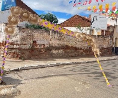 Governo de Floresta-PE denuncia vandalismo na ornamentação junina: “Falta de respeito”