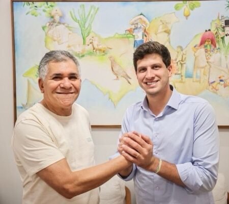 João Campos comemora apoio da federação Renovação Solidária, composta pelo Solidariedade e pelo PRD