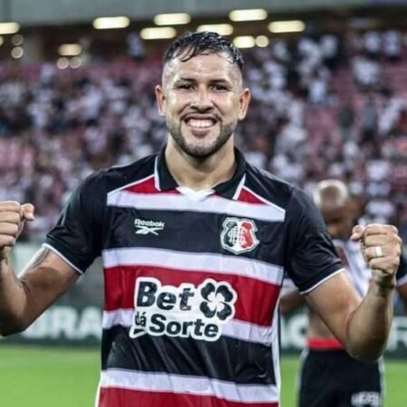 Pedro Favela está com três faturas, mas se recusa parar de jogar, afirma técnico do Santa Cruz