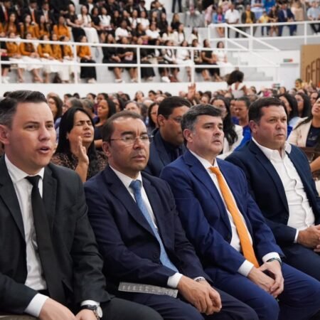 Eduardo da Fonte participa do 17º Congresso de Jovens e Adolescentes da Assembleia de Deus, em Palmares, ao lado do prefeito Júnior de Beto
