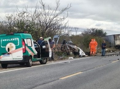 Prefeitura de Petrolândia se pronuncia sobre grave acidente envolvendo van do TFD do município