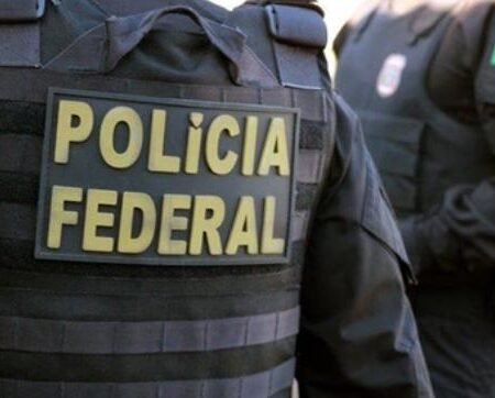 No intuito de desarticular um esquema criminoso voltado à prática de tráfico .