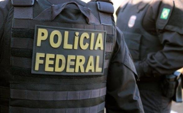 No intuito de desarticular um esquema criminoso voltado à prática de tráfico .