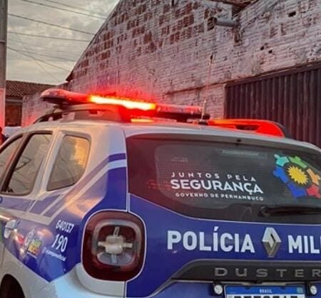Polícia Militar apreende droga e armas durante ação contra tráfico em Serra Talhada