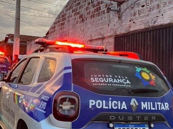 Polícia Militar apreende droga e armas durante ação contra tráfico em Serra Talhada