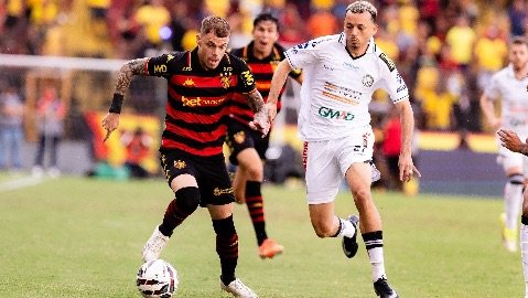 Leão sai de campo vaiado após atuação onde buscou virada, mas desperdiçou as chances para matar o jogo e foi castigado no fim