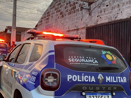 Polícia Militar apreende droga e armas durante ação contra tráfico em Serra Talhada