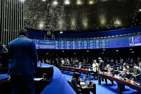 Após acordo, Senado aprova MP do frete sem o piso salarial de R$ 5 mil