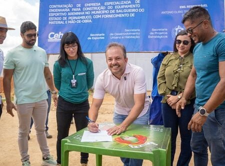 Prefeito de Salgueiro inaugura passagem molhada no Sítio Alazão e assina Ordem de Serviço para construção de Areninha no bairro Primavera