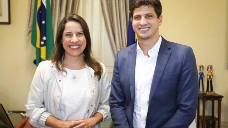 RAQUEL LYRA SOFRE ATAQUES À FAMÍLIA NO RECIFE E JOÃO CAMPOS SE SOLIDARIZA COM ELA, E PEDE QUE CASO SEJA INVESTIGADO: “ISSO É DESUMANO E INACEITÁVEL”, DIZ JOÃO CAMPOS