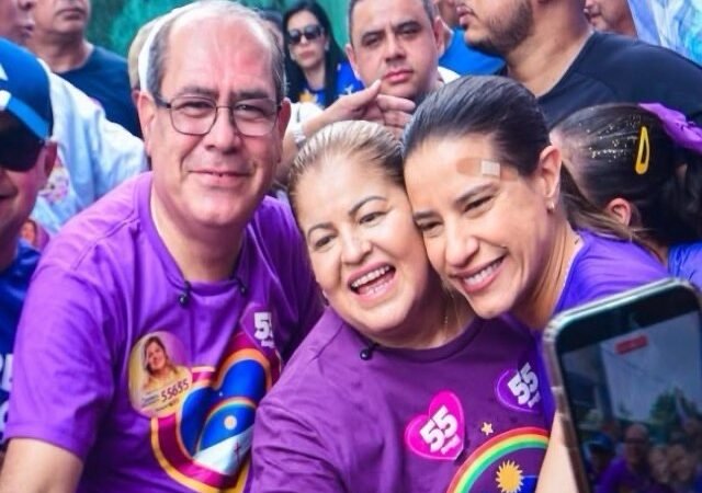 Andréa Medeiros caminha com Raquel Lyra e vereador Agora É Rubem na Zona Norte do Recife