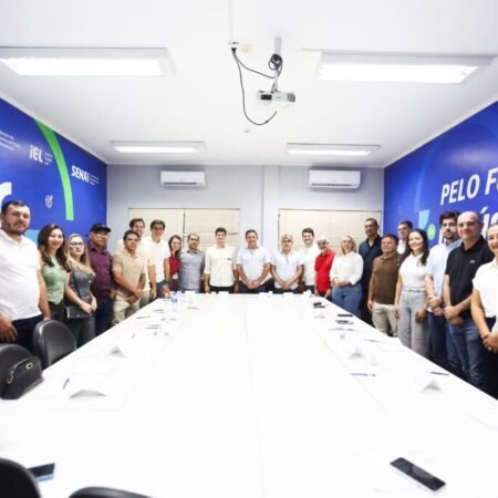 João Campos se reúne com setor gesseiro e discute desafios do Araripe