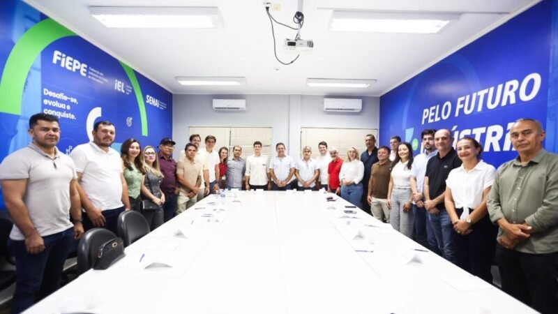 João Campos se reúne com setor gesseiro e discute desafios do Araripe